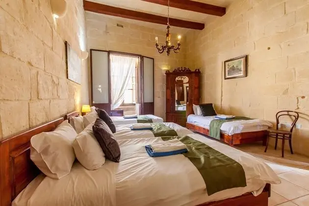 Family Ev, Birden Çok Yatak (Villayana Gozitan Farmhouse with pool)