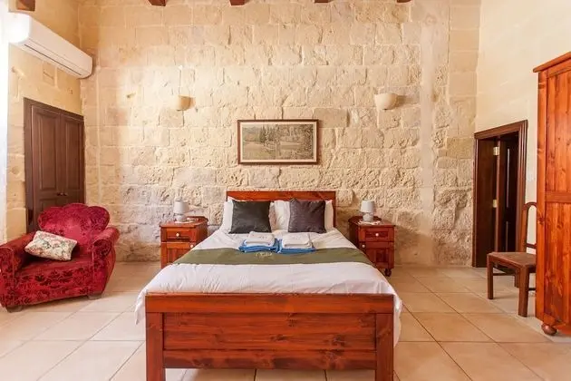 Family Ev, Birden Çok Yatak (Villayana Gozitan Farmhouse with pool)