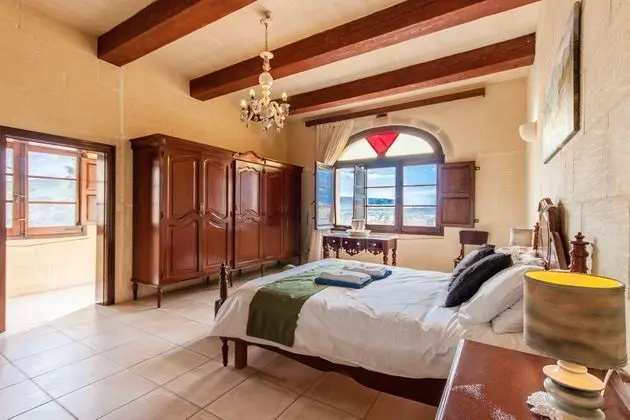 Family Ev, Birden Çok Yatak (Villayana Gozitan Farmhouse with pool)