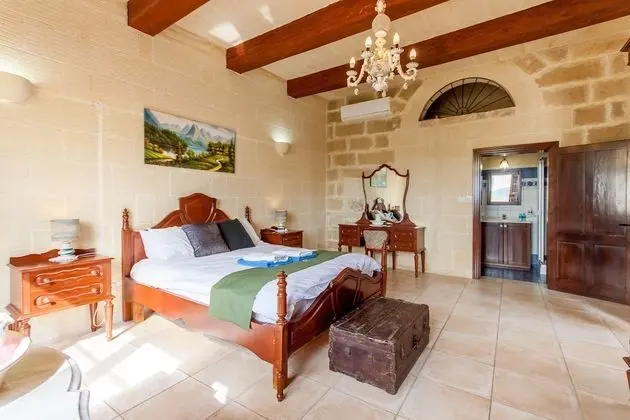 Family Ev, Birden Çok Yatak (Villayana Gozitan Farmhouse with pool)