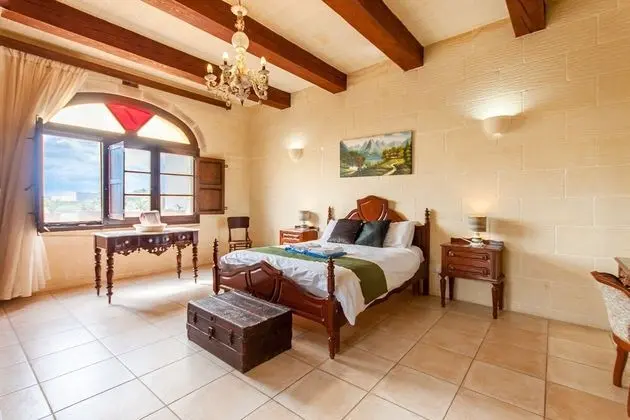 Family Ev, Birden Çok Yatak (Villayana Gozitan Farmhouse with pool)