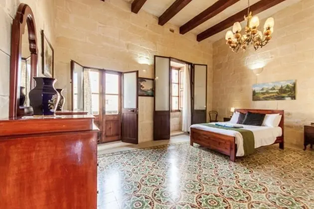 Family Ev, Birden Çok Yatak (Villayana Gozitan Farmhouse with pool)