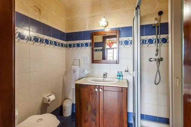 Family Ev, Birden Çok Yatak (Villayana Gozitan Farmhouse with pool)