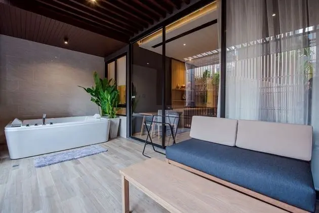 Duplex Jacuzzi Suite