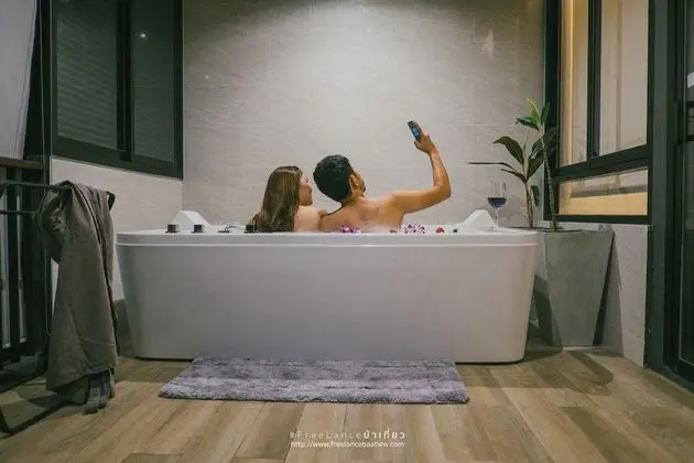 Duplex Jacuzzi Suite