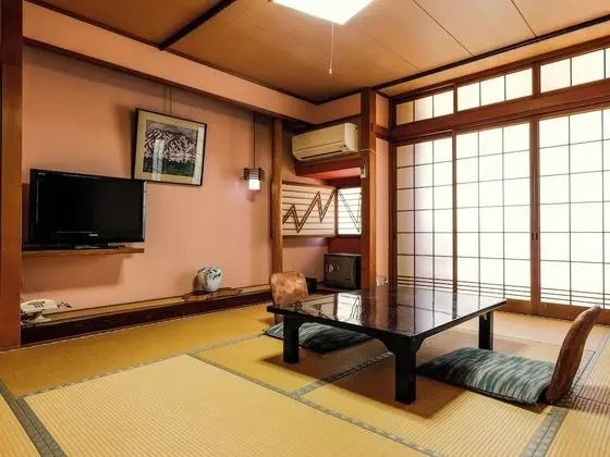 Traditional Oda, Ortak Banyo (Main building)