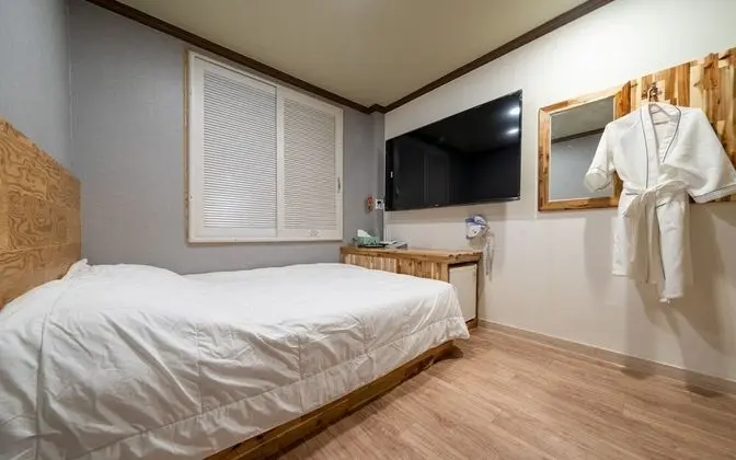 Oda (Double (for 2 guests must check in by)