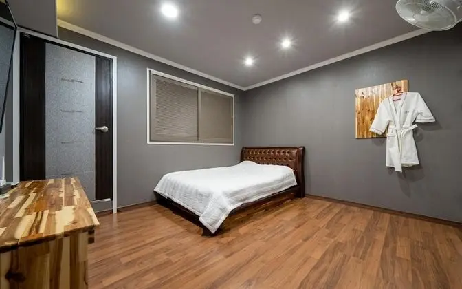 Oda (Double (for 2 guests must check in by)