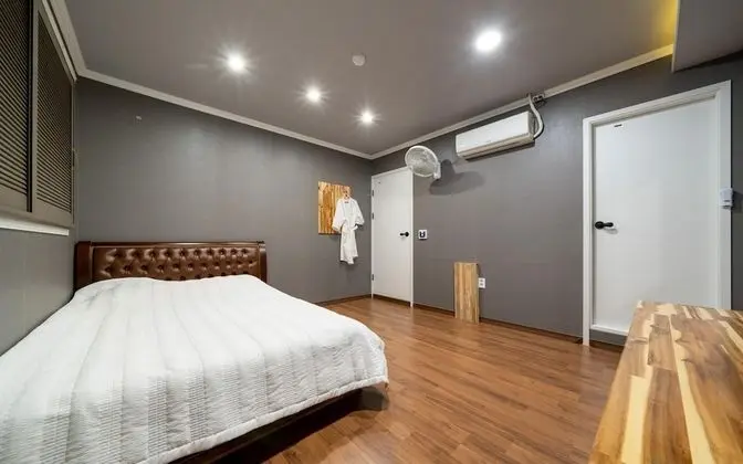 Oda (Double (for 2 guests must check in by)