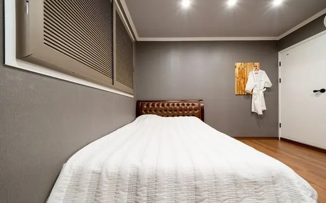 Oda (Double (for 2 guests must check in by)