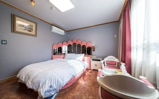 Oda (General Room B (Netflix YouTube avail)