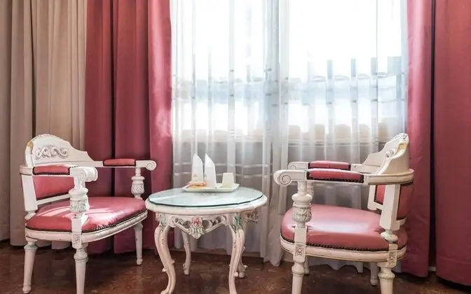 Oda (General Room B (Netflix YouTube avail)