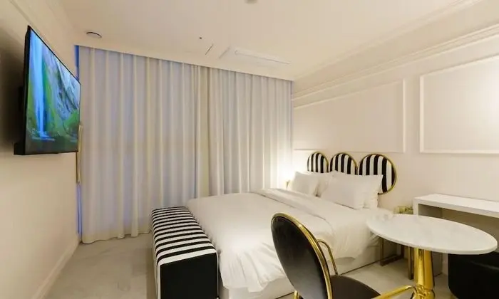 Oda, Küvet (More Pretty Room)