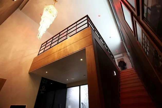 Oda (VIP Duplex (Wine 1 bottle free event))