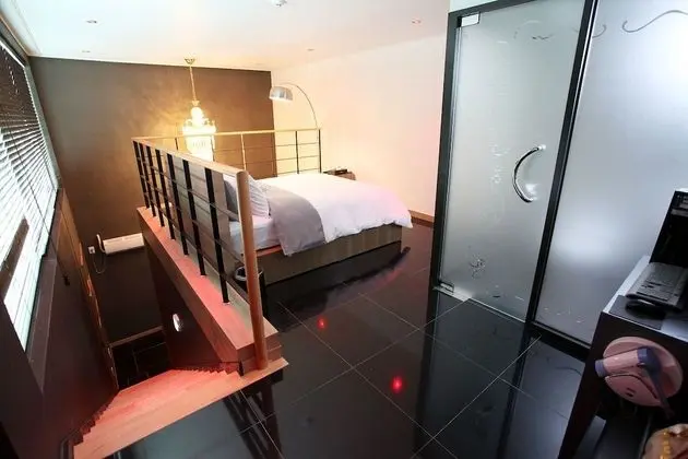 Oda (VIP Duplex (Wine 1 bottle free event))