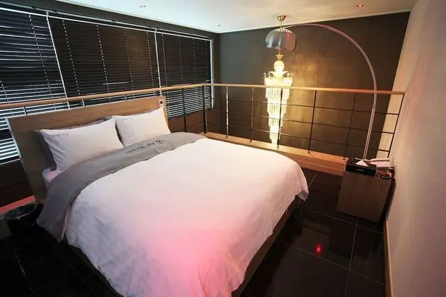 Oda (VIP Duplex (Wine 1 bottle free event))