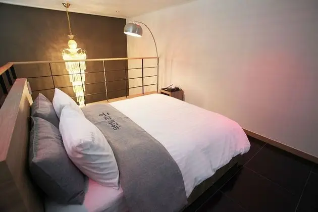 Oda (VIP Duplex (Wine 1 bottle free event))