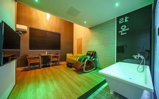 Oda (VIP Duplex (Wine 1 bottle free event))