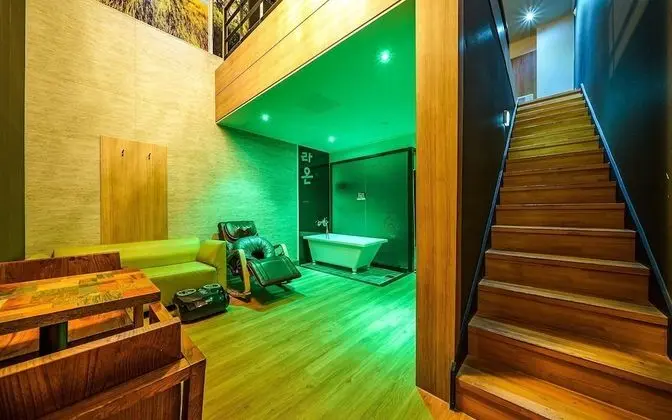 Oda (VIP Duplex (Wine 1 bottle free event))