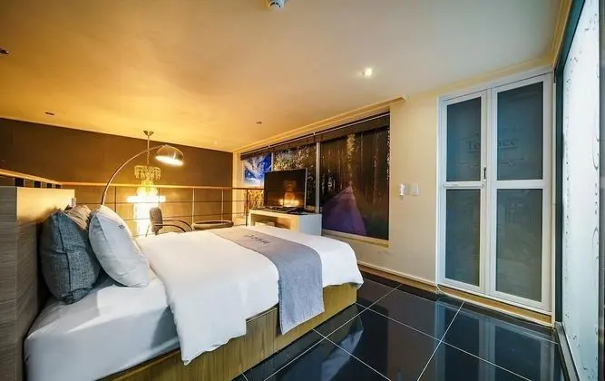 Oda (VIP Duplex (Wine 1 bottle free event))