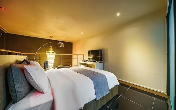 Oda (VIP Duplex (Wine 1 bottle free event))