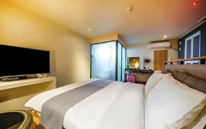 Oda (VIP Duplex (Wine 1 bottle free event))