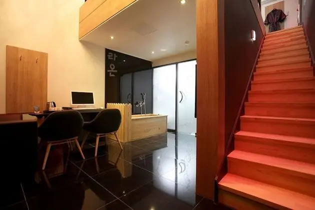 Oda (VIP Duplex (Wine 1 bottle free event))