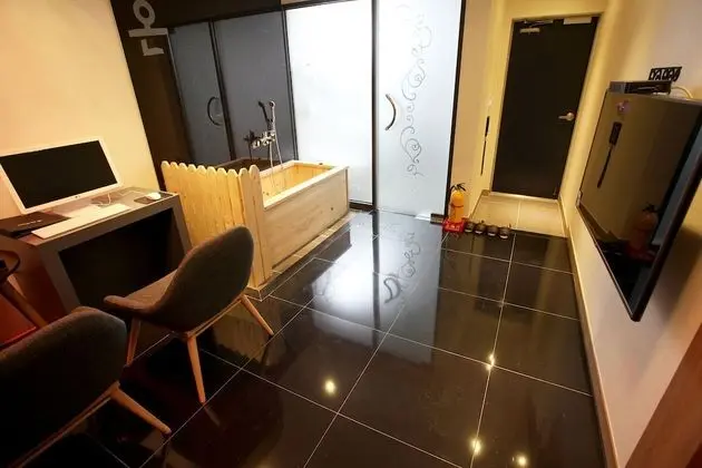 Oda (VIP Duplex (Wine 1 bottle free event))