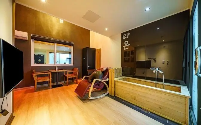 Oda (VIP Duplex (Wine 1 bottle free event))