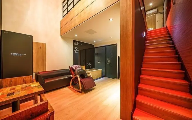 Oda (VIP Duplex (Wine 1 bottle free event))