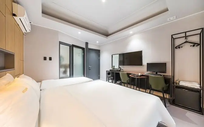 Oda (Twin (Netflix can watch))