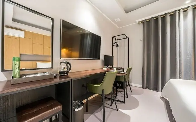 Oda (Twin (Netflix can watch))