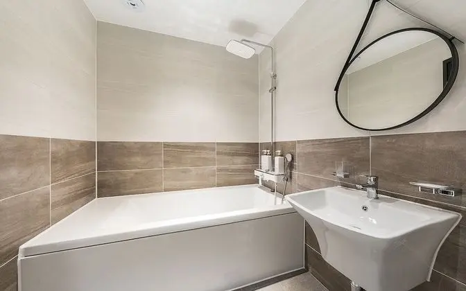 Oda (Twin (Netflix can watch))