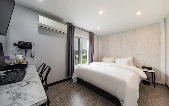 Oda (Healing Room (River View Netflix Avai)