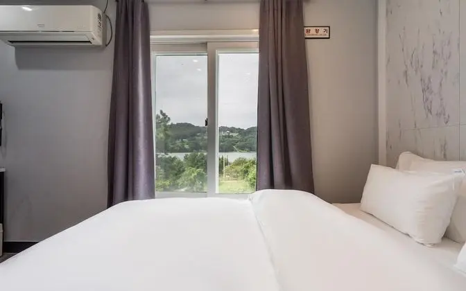 Oda (Healing Room (River View Netflix Avai)