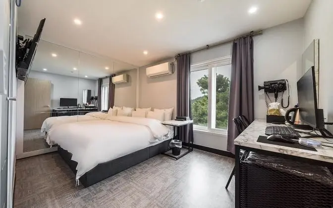 Oda (Healing Room (River View Netflix Avai)