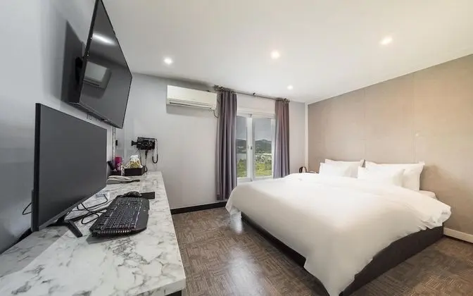 Oda (Healing Room (River View Netflix Avai)