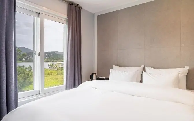 Oda (Healing Room (River View Netflix Avai)