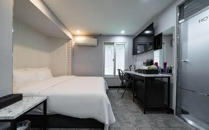 Oda (Standard Room (Netflix Available Rand)