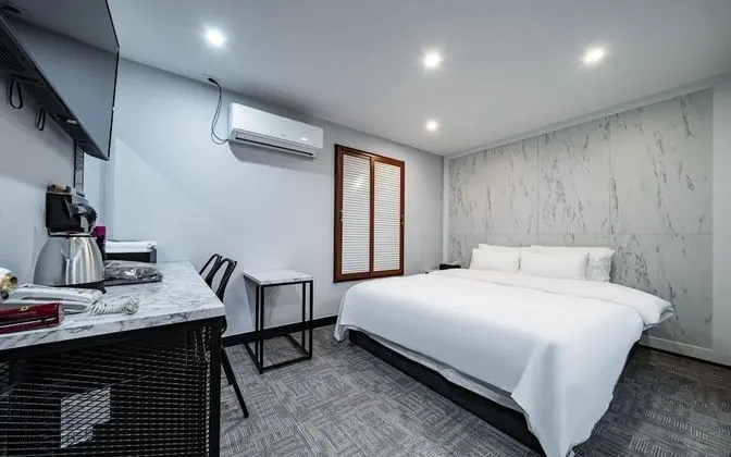 Oda (Standard Room (Netflix Available Rand)