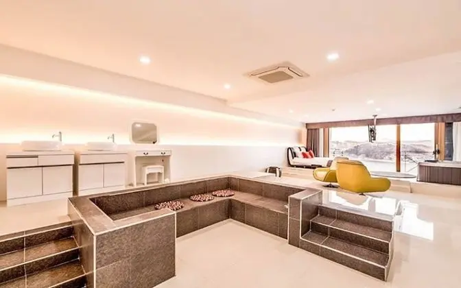 Oda (201 MIRACLE MILE (spa))