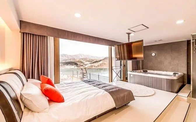 Oda (201 MIRACLE MILE (spa))