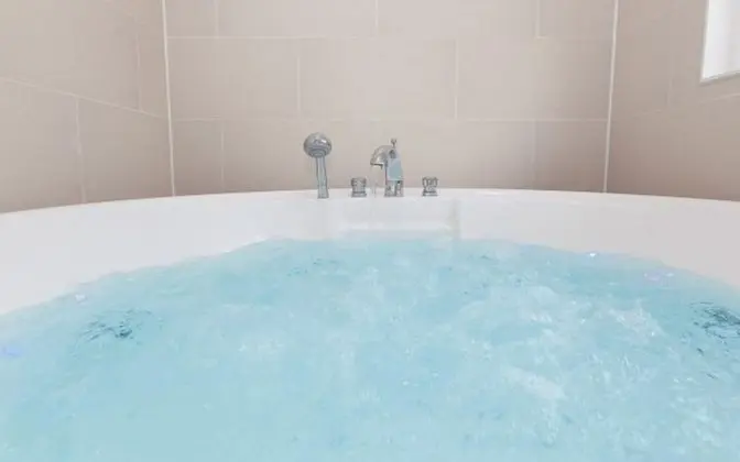 Oda (B201 (Whirlpool Spa))