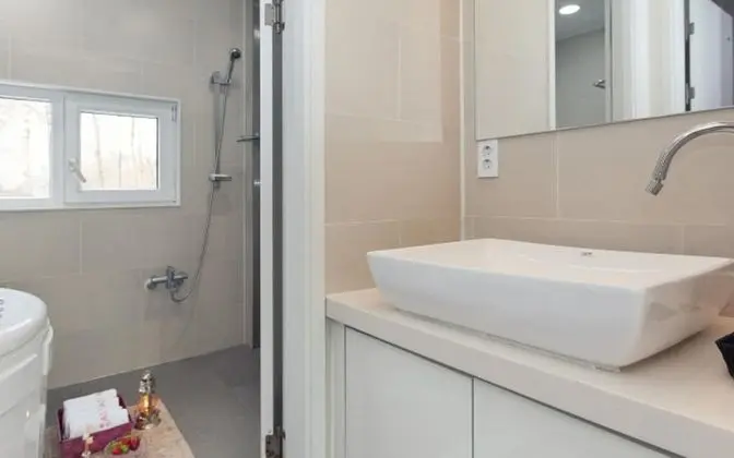 Oda (B201 (Whirlpool Spa))