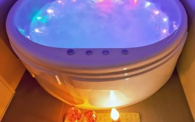 Oda (B201 (Whirlpool Spa))