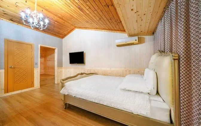 Oda (Sun (Private House and BBQ))