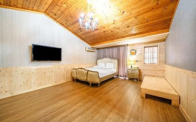 Oda (Sun (Private House and BBQ))