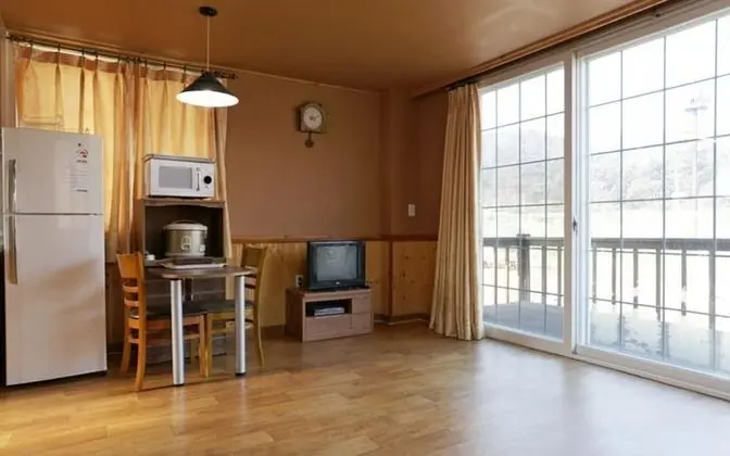 Oda (Small Flower Room (Unshared House))