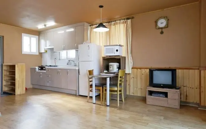 Oda (Small Flower Room (Unshared House))