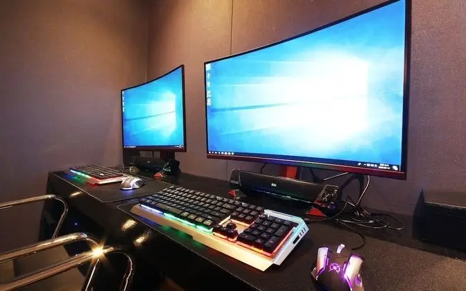 Oda (Gaming Room (Netflix/Couple PC))